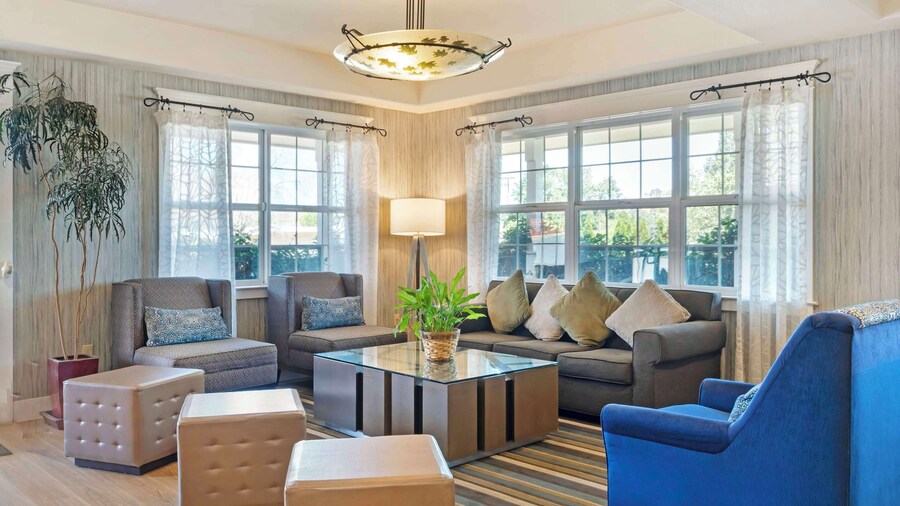 Best Western Cedar Inn & Suites