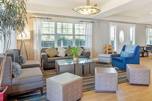 Best Western Cedar Inn & Suites