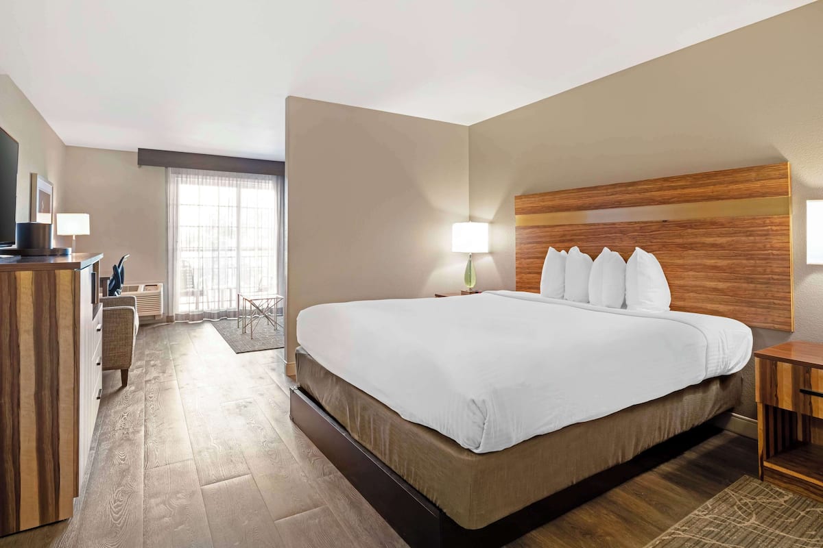 Työpöytä, kannettavalle tietokoneelle sopiva työtila