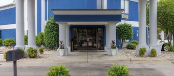 Days Inn by Wyndham Louisburg