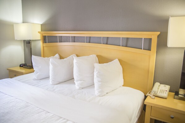 Standard Room, 1 King Bed | Desk, iron/ironing board, free WiFi, bed sheets