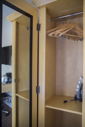 Standard Room, 2 Double Beds | Room amenity - Hudson River Hotel (New York)