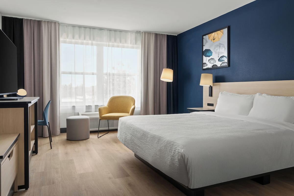 Room, 1 King Bed (Mobility/Hearing Access, Roll-in Shwr) | Premium bedding, desk, laptop workspace, blackout curtains