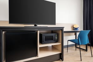 Premium bedding, desk, laptop workspace, blackout drapes - City Express By Marriott Gettysburg (Gettysburg)