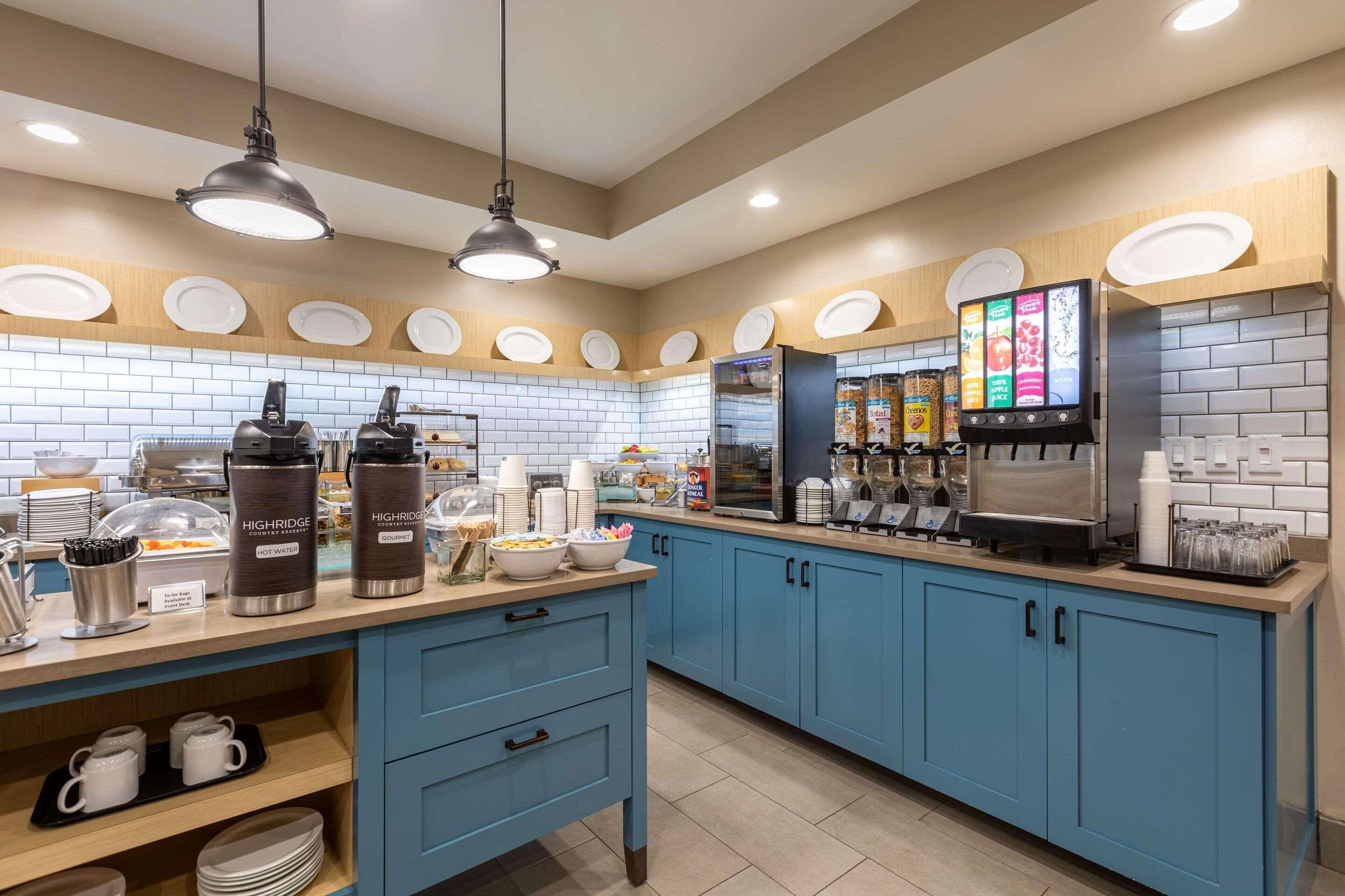 free buffet breakfast