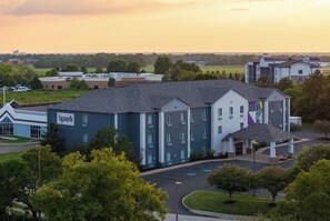 Front of property - Spark by Hilton Indianapolis Northeast Fishers (Fishers)