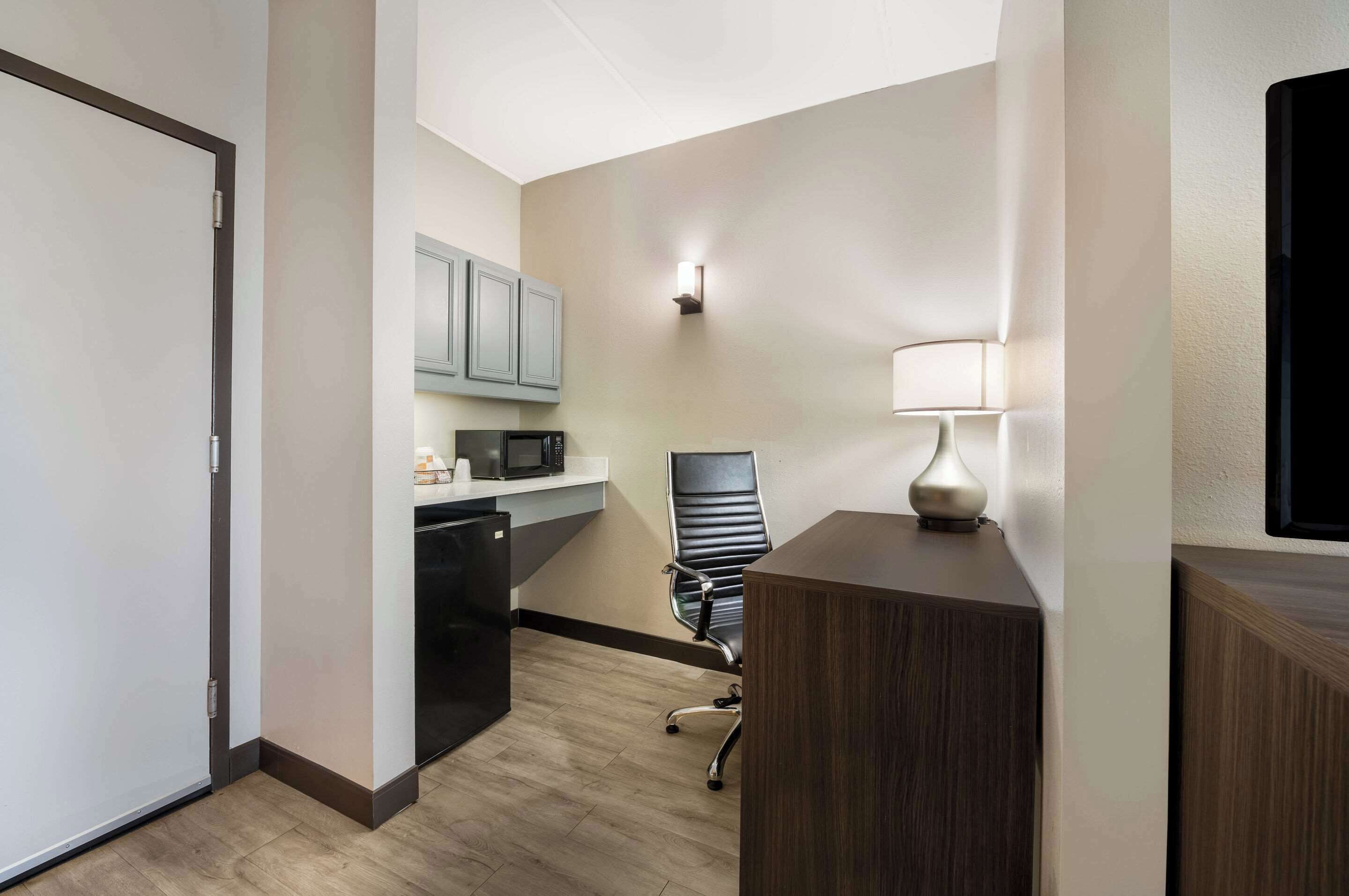 desk, laptop workspace, iron/ironing board, free wifi