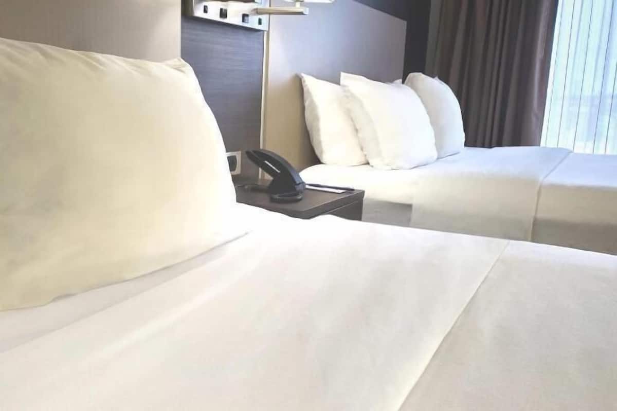 Desk, laptop workspace, iron/ironing board, free WiFi