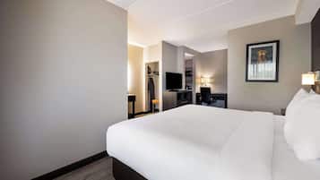 Standard Room, 1 King Bed with Sofa bed, Non Smoking | Desk, laptop workspace, iron/ironing board, free WiFi