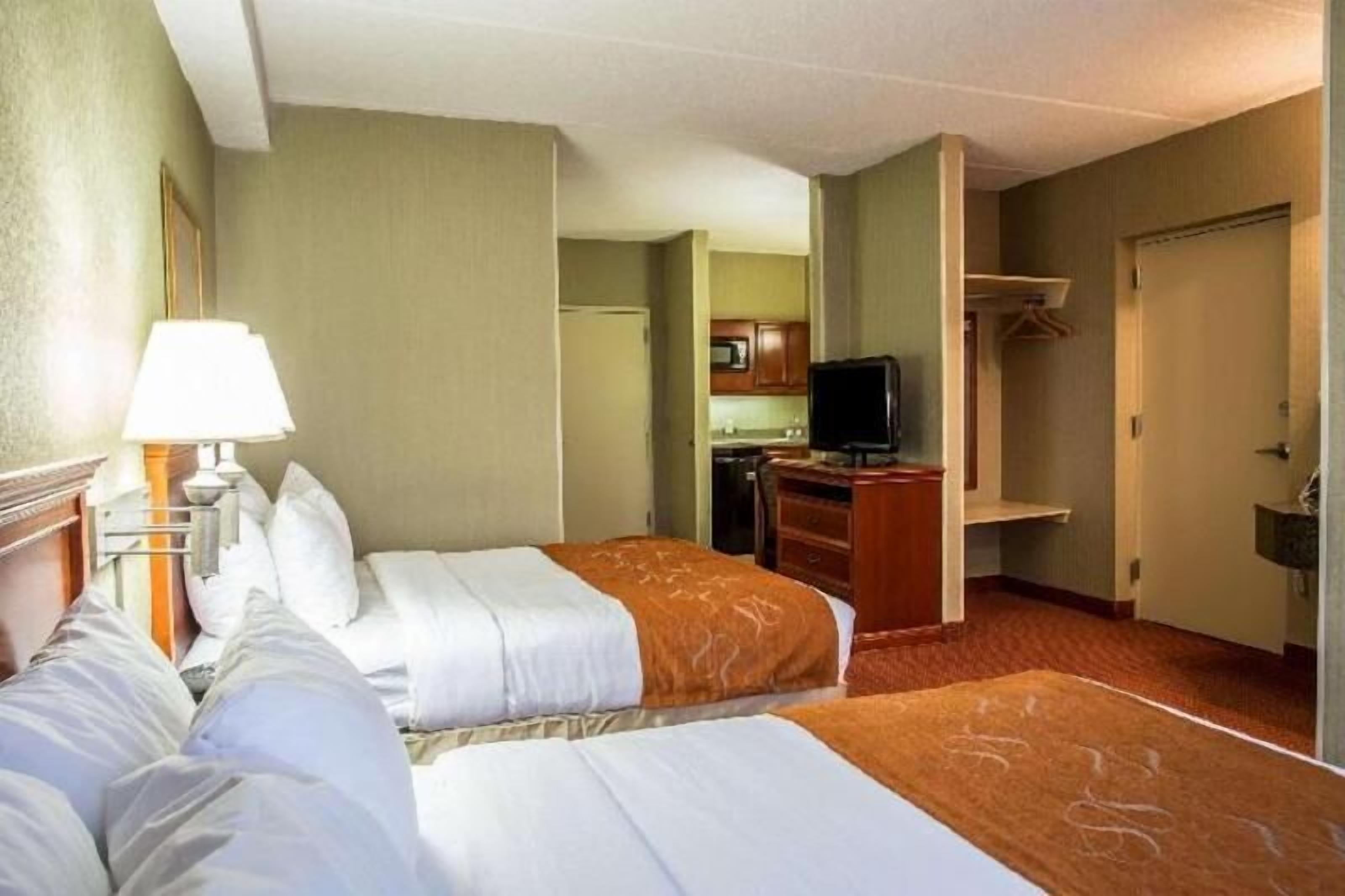 Desk, laptop workspace, iron/ironing board, free WiFi