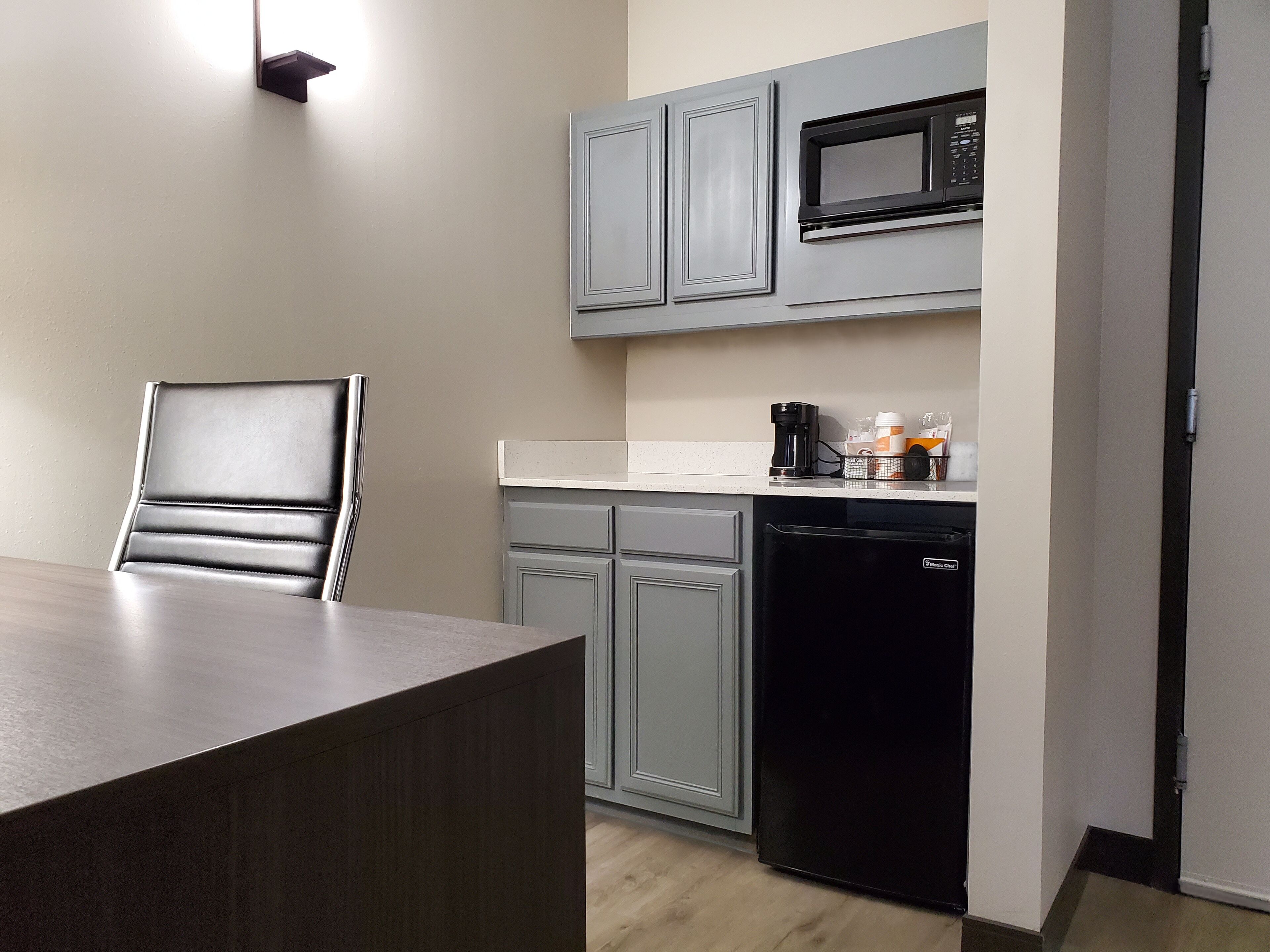 fridge, microwave, coffee/tea maker