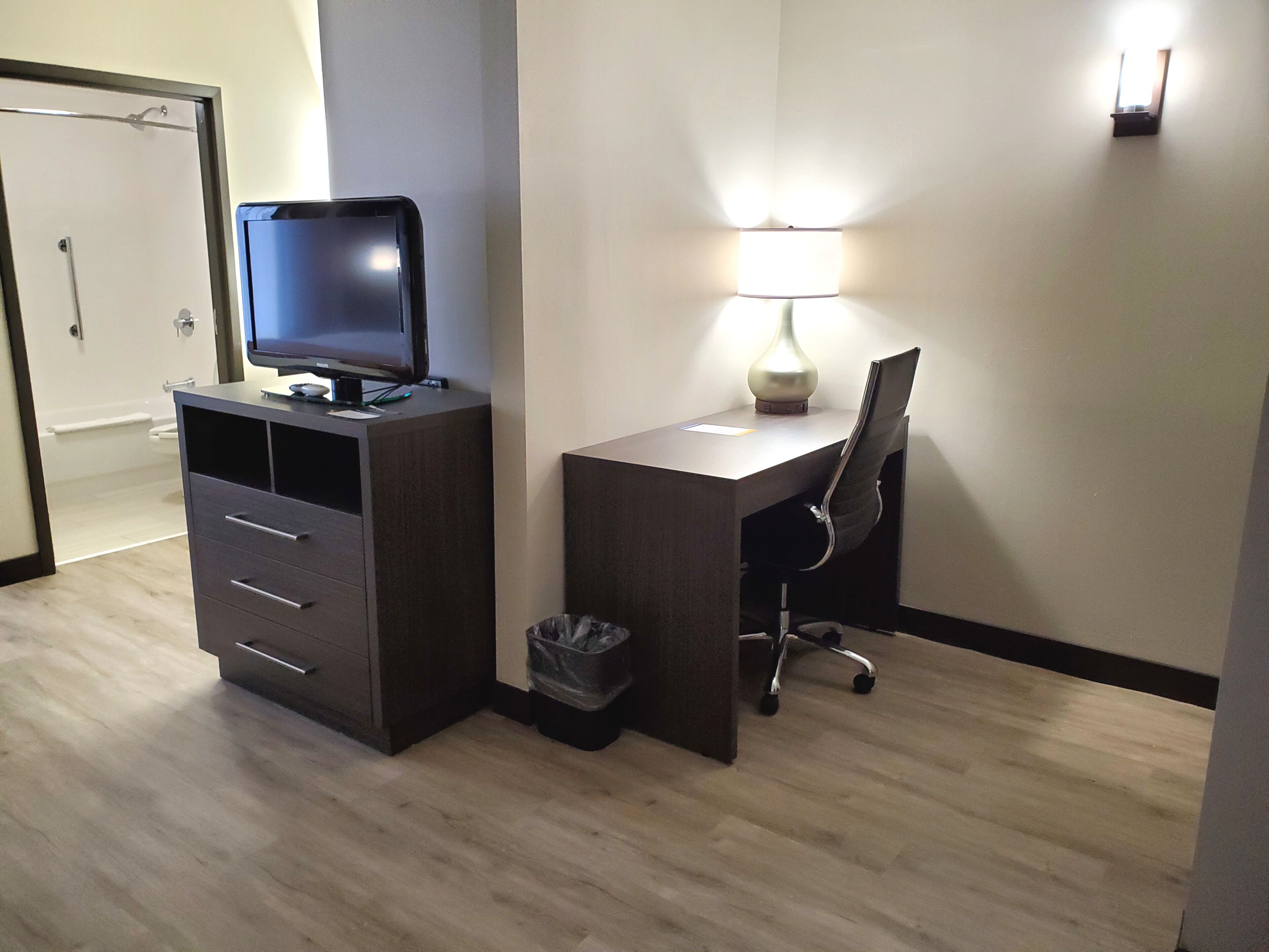 32-inch flat-screen tv with satellite channels, tv