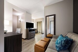 Business Suite, 1 King Bed, Accessible, Non Smoking | Desk, laptop workspace, iron/ironing board, free WiFi