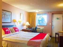 Room, 1 King Bed | In-room safe, iron/ironing board, free WiFi, bed sheets