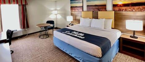 Silitysrauta/-lauta, ilmainen Wi-Fi, vuodevaatteet, herätyskellot