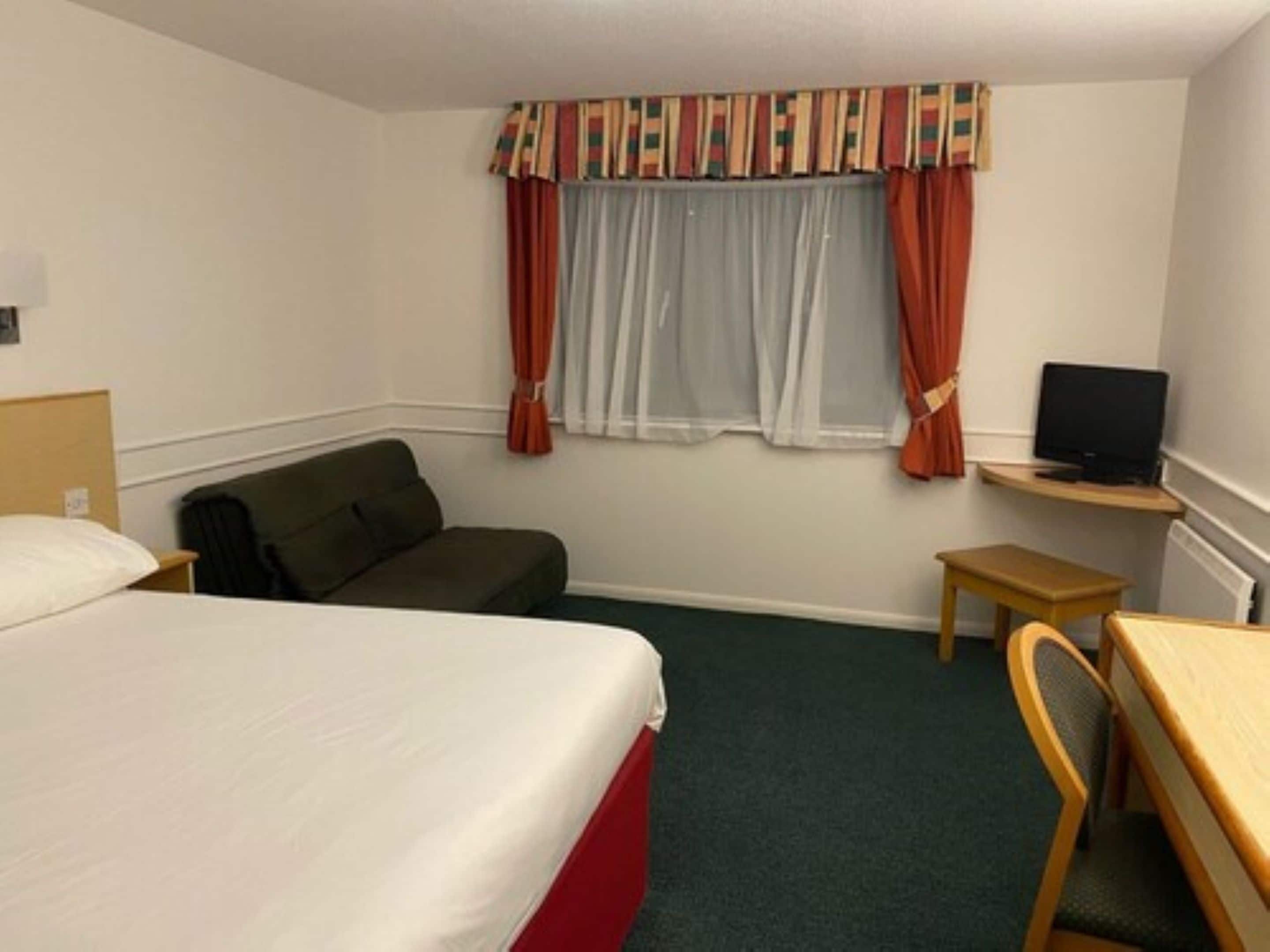 desk, iron/ironing board, free wifi, bed sheets