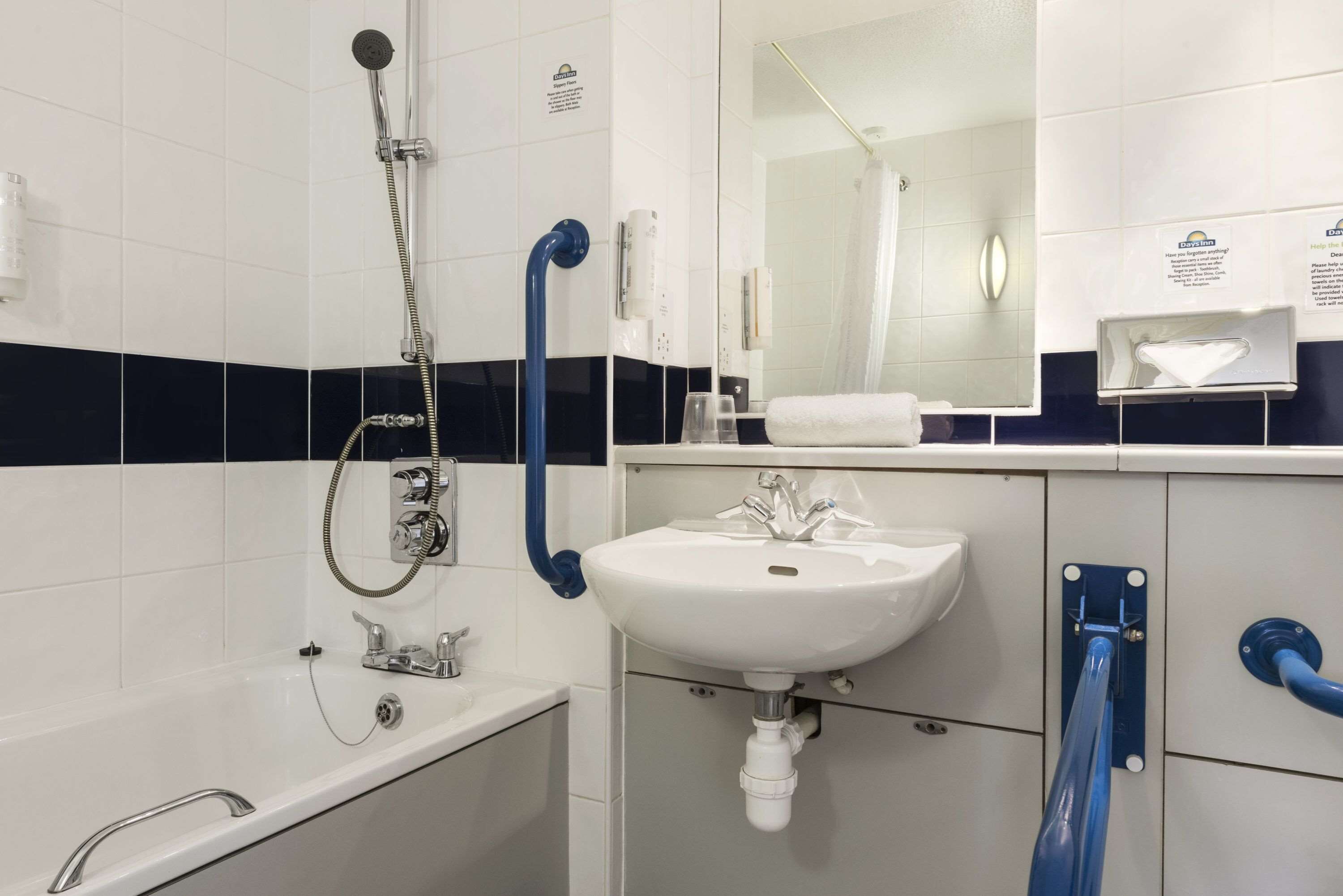 combined shower/bathtub, eco-friendly toiletries, hair dryer, towels