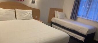 Days Inn by Wyndham Michaelwood M5