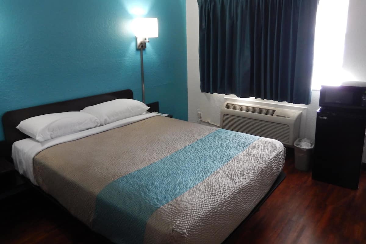 Decoración personalizada, muebles diferentes y wifi gratis