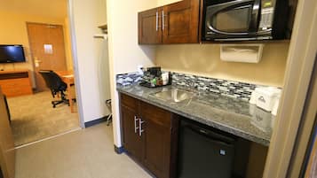 Suite, 1 King Bed, Non Smoking