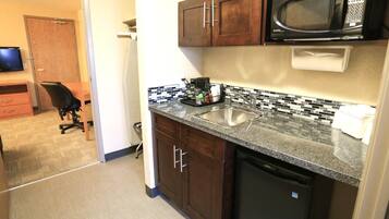 Suite, 1 Bedroom | Premium bedding, desk, blackout curtains, iron/ironing board