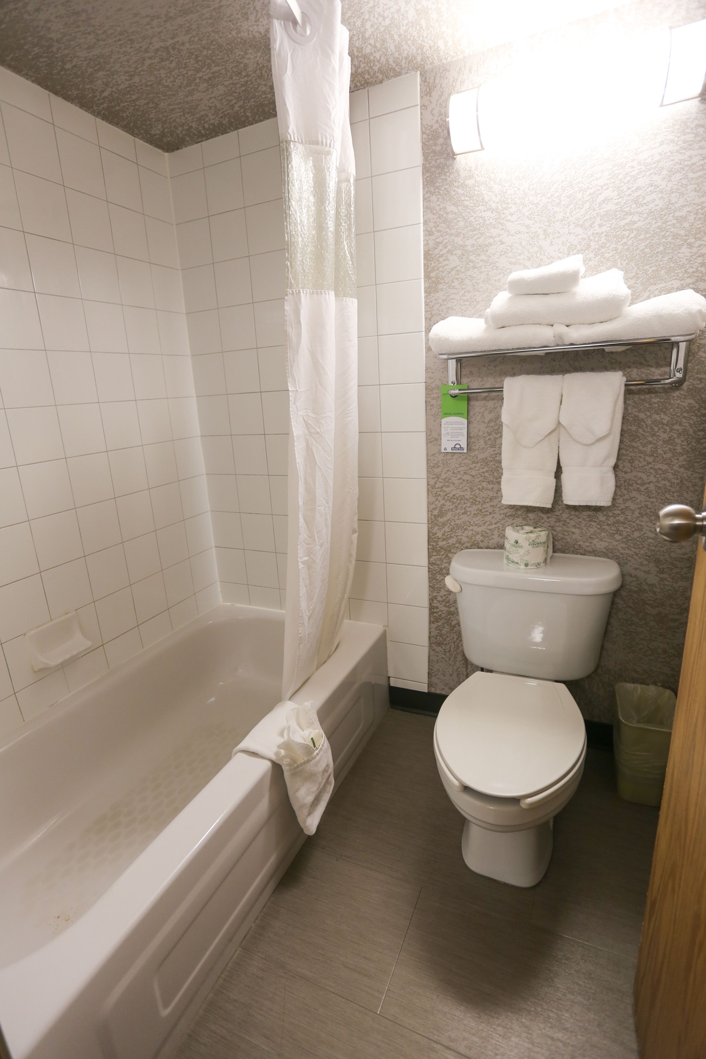 Photo - Days Inn by Wyndham Calgary Airport