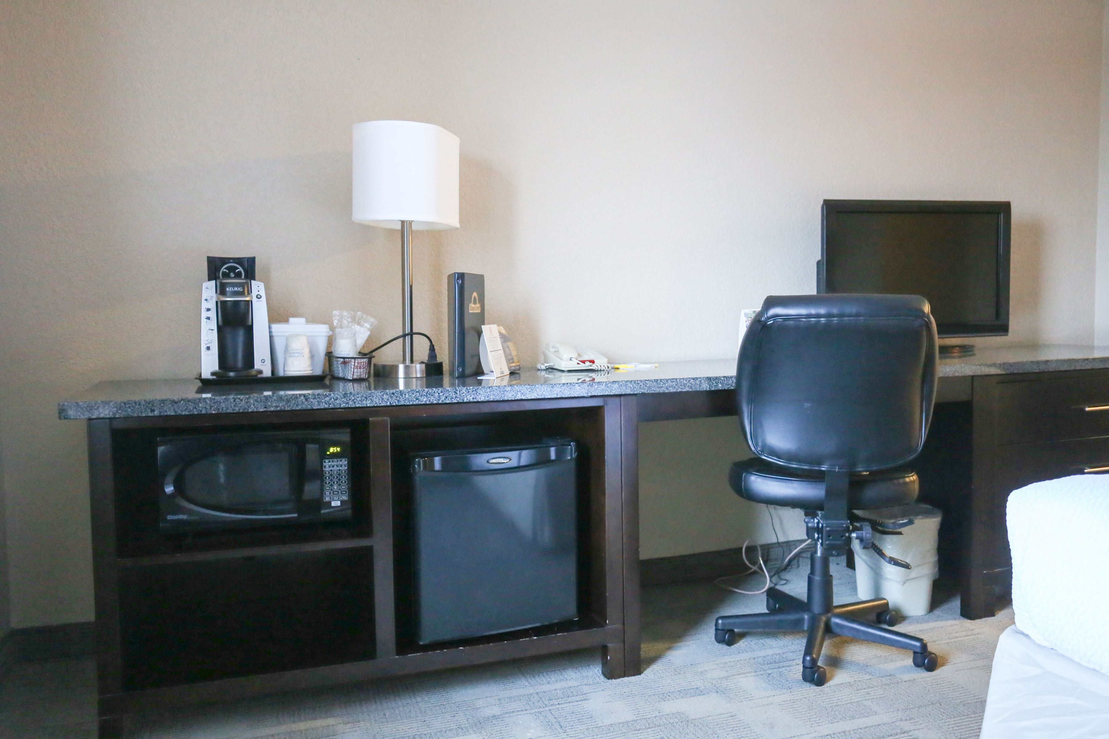 Photo - Days Inn by Wyndham Calgary Airport