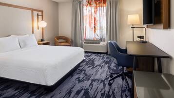 Habitación, 1 cama King size | Caja de seguridad en la habitación y escritorio