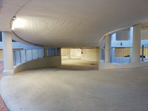 Estacionamiento: 10 por día