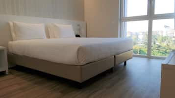 Hypo-allergenic bedding, minibar, desk, blackout curtains