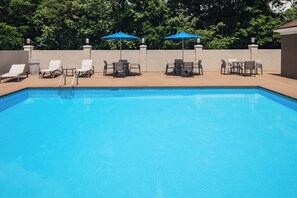 Indoor pool, seasonal outdoor pool - Holiday Inn Express & Suites Albermarle by IHG (Albemarle)