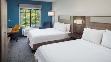 Caja de seguridad en la habitación, escritorio y cortinas blackout