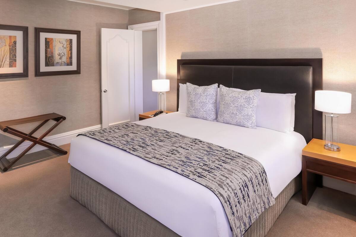 1 bedroom, in-room safe, desk, blackout curtains