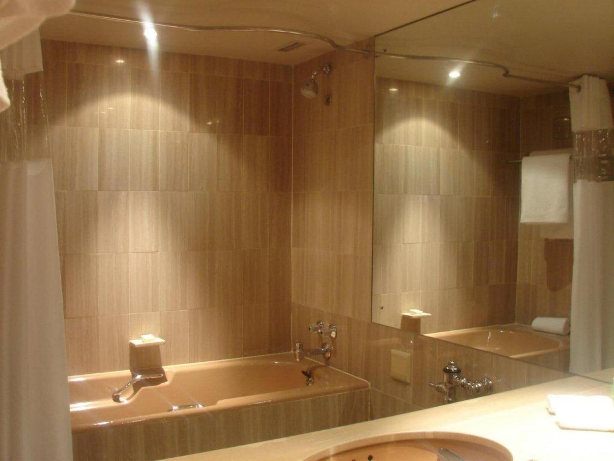 combined shower/bathtub, designer toiletries, hair dryer, towels