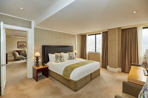 Suite | In-room safe, desk, blackout drapes, iron/ironing board