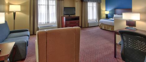 Suite, 1 trÚs grand lit et 1 canapé-lit (Additional Living Area) | Couette en duvet, coffre-fort, bureau