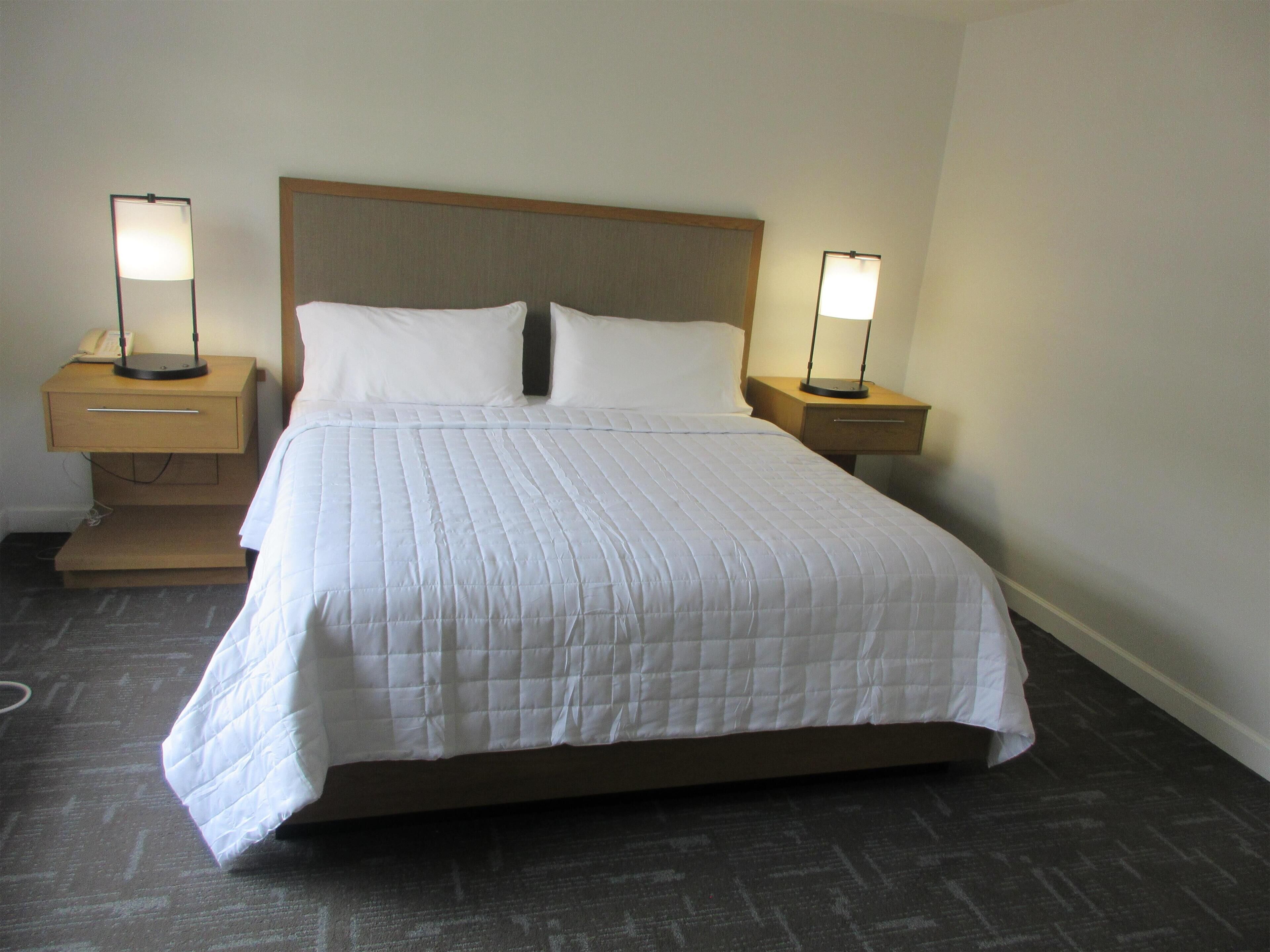 Down duvets, in-room safe, desk, laptop workspace