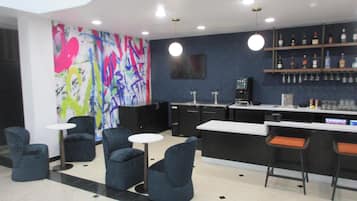 Bar (trong khuôn viên)