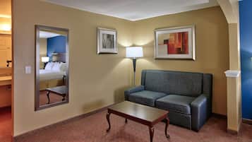 Copriletto in piuma, una cassaforte in camera, una scrivania