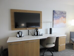 Down duvets, in-room safe, desk, laptop workspace - Best Western Premier Houston Downtown/Convention Center Hotel (Houston)