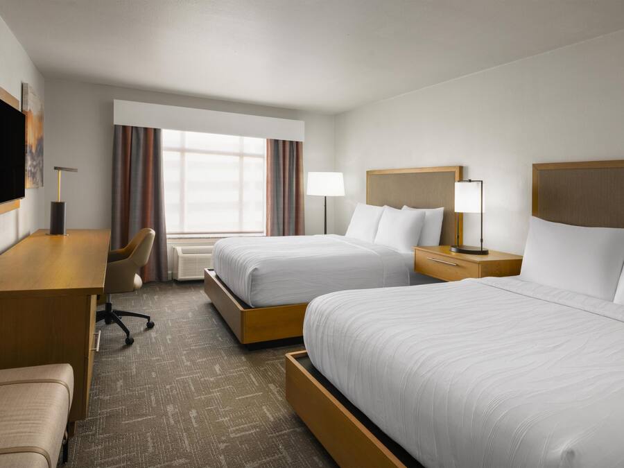 Down comforters, in-room safe, desk, laptop workspace