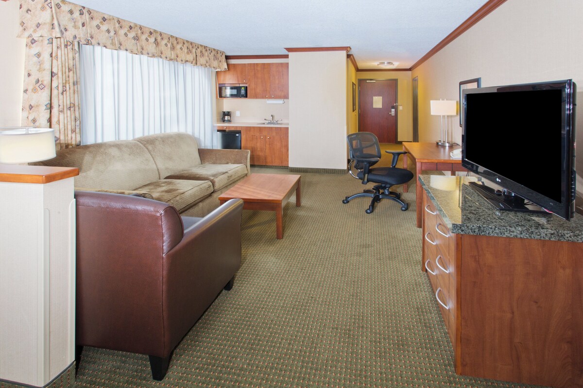 In-room safe, desk, iron/ironing board, free cots/infant beds