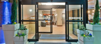 Holiday Inn Express Hotel & Suites Portland-NW Downtown by IHG