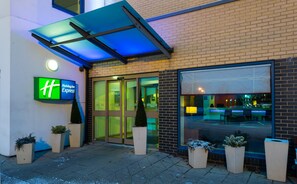 Property entrance - Holiday Inn Express Swindon - West by IHG (Swindon)