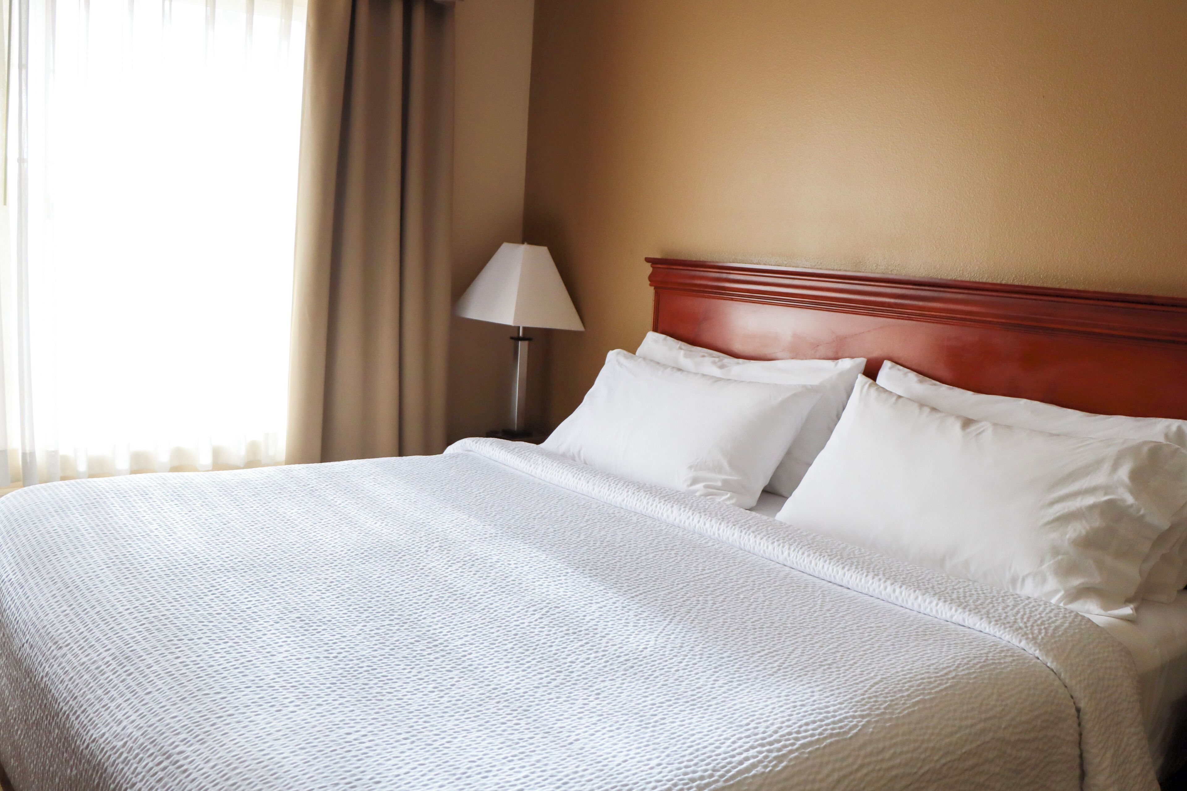 standard room, 1 king bed, mountain view, ground floor | 1 bedroom, desk, blackout curtains, iron/ironing board