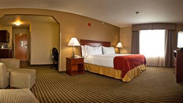 Schreibtisch, Verdunkelungsvorhänge, Bügeleisen/Bügelbrett