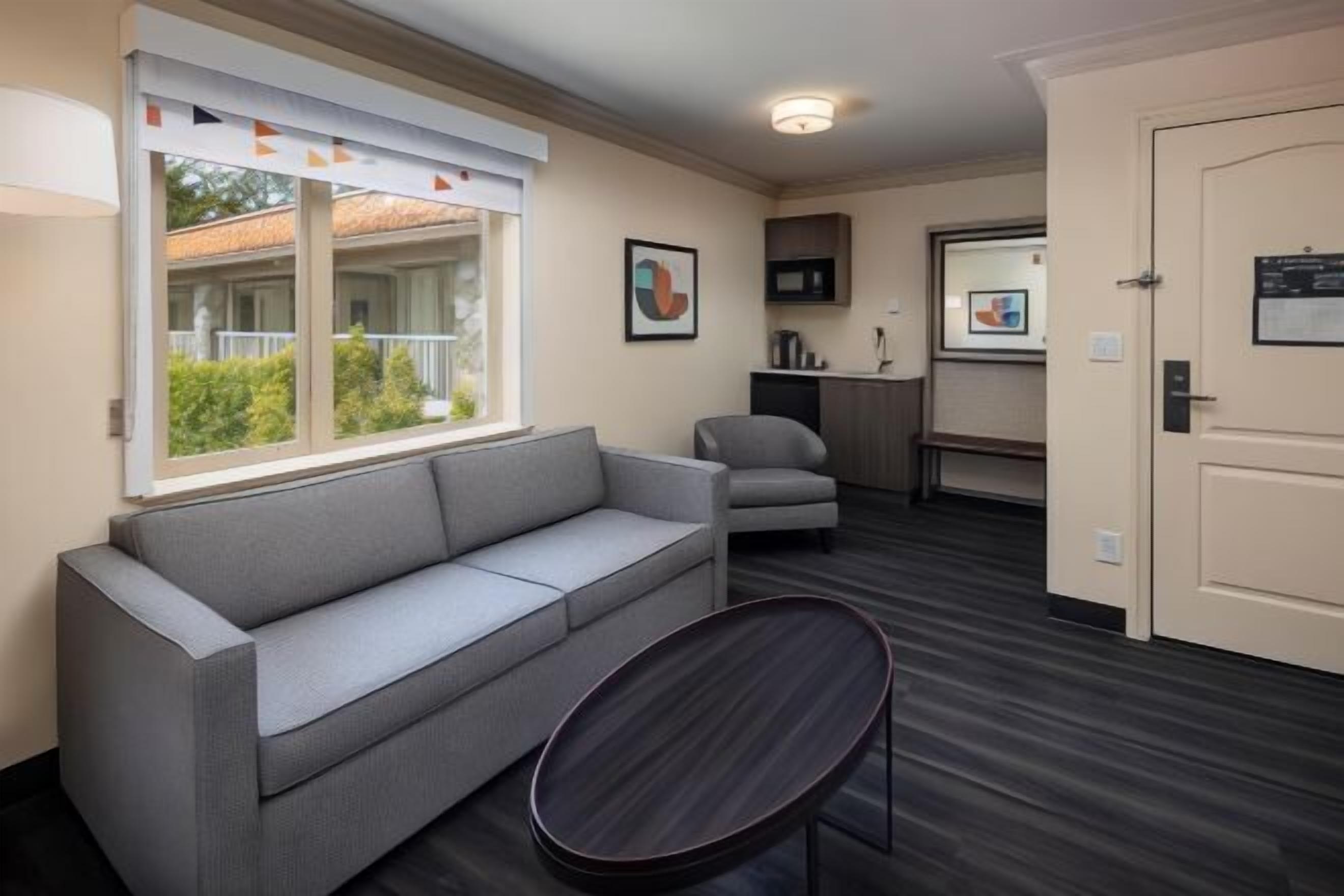 起居區 | 42-吋平面電視、數位頻道、電視