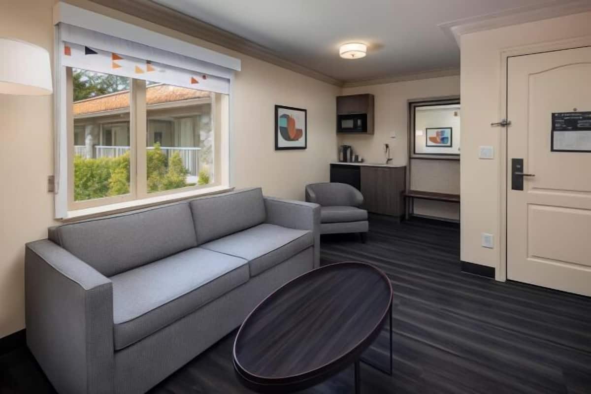 Living area | 42-inch flat-screen TV with digital channels, TV