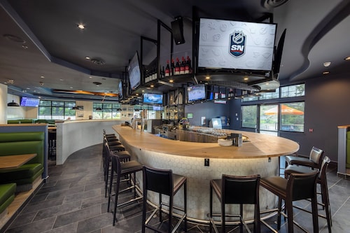 Holiday Inn Victoria Elk Lake by IHG