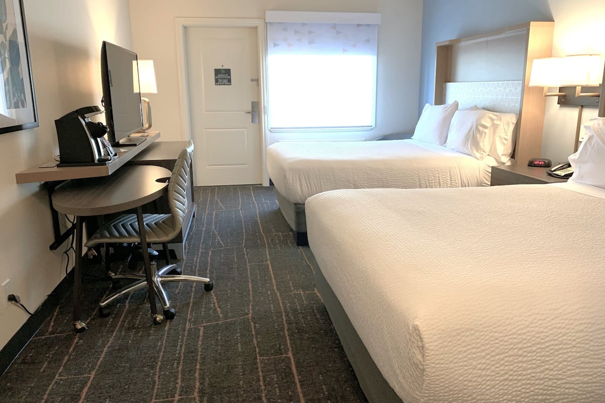 Standardrum - 2 queensize-sängar - tillgång till pool | 1 sovrum och sängtillbehör av högsta kvalitet